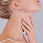 Huiduitslag in de hals: oorzaken, behandeling en preventie