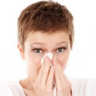 Zomerverkoudheid: Oorzaken, symptomen en behandeling
