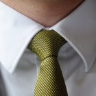 De stropdas: symbool van gezag of onderwerping?