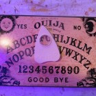 De psychograaf: een mogelijke voorloper van het Ouijabord