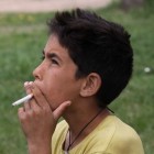 Waarom gaan jongeren roken: factoren en oorzaken rookgedrag