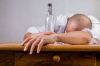 Langdurig alcoholgebruik vormt een risicofactor voor leverfalen / Bron: Jarmoluk, Pixabay