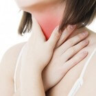 Wat te doen tegen keelpijn en pijnlijk, moeilijk slikken?
