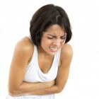 Stekende maagpijn: symptomen, oorzaken en behandeling
