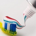 Overdosis van tandpasta (met fluoride) bij kinderen