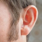 Doof gevoel in oor of oren: oorzaken verdoofd gevoel in oor