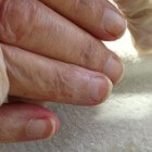 Terry's nagels: witte nagels met donkere of bruine rand