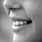 Lipbijten: Oorzaken en behandelingen van bijten op lip