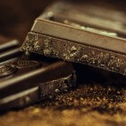 Pure (donkere) chocolade: Gezondheidsvoordelen en kritiek