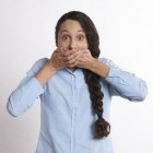 Klappertanden: oorzaken tanden die tegen elkaar klapperen