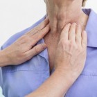 Schildklierontsteking (thyroïditis): symptomen & behandeling