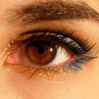Nieuwe ogen: Het dragen van speciale kleurlenzen