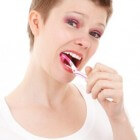 Flossen of tandenstoken: wat is effectiever?