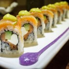 Sushi in all-you-can-eat-restaurant bron van bacteriën