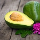 Eigengemaakt natuurlijk handcrème en gezichtsscrub