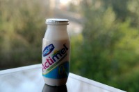 Tetracyclines mogen niet worden ingenomen met zuivelproducten zoals yoghurt / Bron: HealthGauge, Flickr (CC BY-2.0)