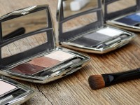 Patiënten met acne veroorzaakt door medicatie kunnen het beste vettige make-up vermijden / Bron: WerbeFabrik, Pixabay