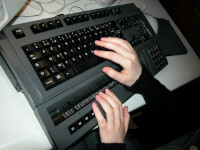 Braille aanleren wordt aangeleerd tijdens de revalidatietraining / Bron: Kim Bols, http://www.visuelehandicap.be