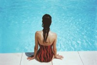 Vaak wordt een chloorallergie opgemerkt na een bezoek aan het zwembad. Het kan roodheid, bultjes en/of jeuk veroorzaken. / Bron: Free Photos, Pixabay