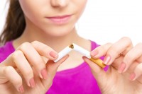 Niet roken bij kriebelhoest / Bron: Serhiy Kobyakov/Shutterstock.com