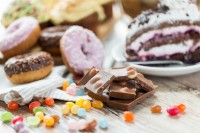 Een gezond dieet bevat weinig verzadigde vetten en toegevoegde suikers / Bron: Syda Productions/Shutterstock.com