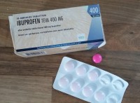 Ibuprofen tegen pijn, ontsteking en zwelling (van de hand) / Bron: Martin Sulman