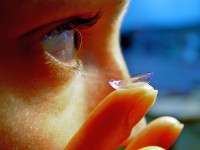 Droge ogen als bijwerking van diazepam, vooral bij contactlenzen / Bron: Etan J. Tal, Wikimedia Commons (CC BY-3.0)