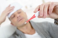 Bij griep heb je hoge koorts / Bron: Phovoir/Shitterstock.com