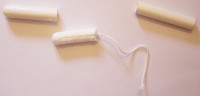 Vieze vaginale geur door een vergeten tampon / Bron: Onbekend, Wikimedia Commons (CC BY-SA-1.0)