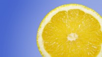 Schijfje citroen toevoegen aan water / Bron: Jaro N, Pixabay