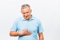De pijn van maagkrampen kan uitstralen  / Bron: InesBazdar/Shutterstock.com