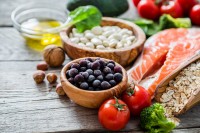 Gezonde voeding belangrijk bij een vitaminetekort / Bron: Oleksandra Naumenko/Shutterstock