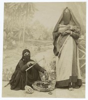 Dadelverkopers uit de tijden van weleer / Bron: Zangaki, photographer (1860s-1920s), Wikimedia Commons (Publiek domein)