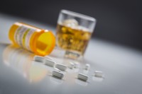 Alcohol en medicijnen gaan vaak niet goed samen / Bron: Andy Dean Photography/Shutterstock.com