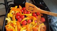 Paprika en tomaatjes grillen / Bron: Martin Sulman